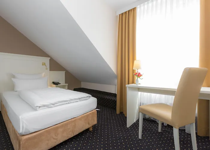 Fuerst Bismarck Hotel 3*